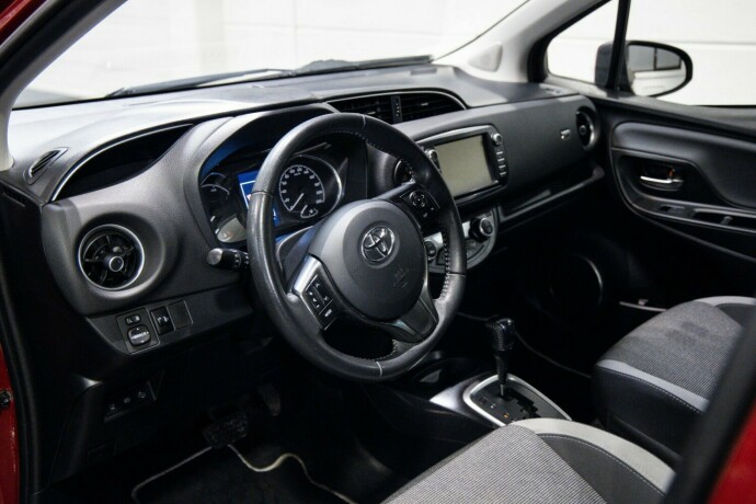 toyota-yaris-elektrisitetbensin-2019-big-5