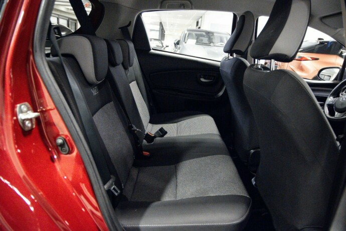 toyota-yaris-elektrisitetbensin-2019-big-8