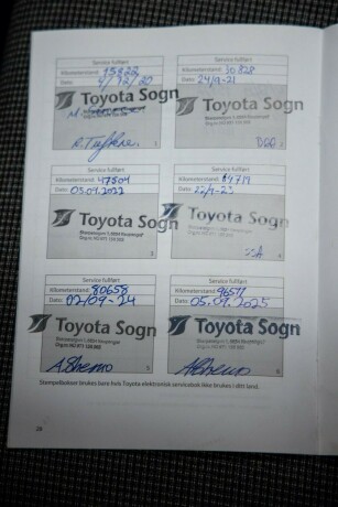 toyota-yaris-elektrisitetbensin-2019-big-18