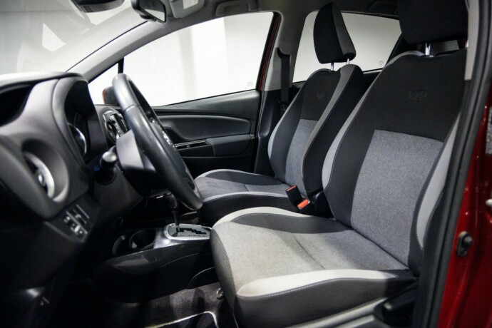 toyota-yaris-elektrisitetbensin-2019-big-4