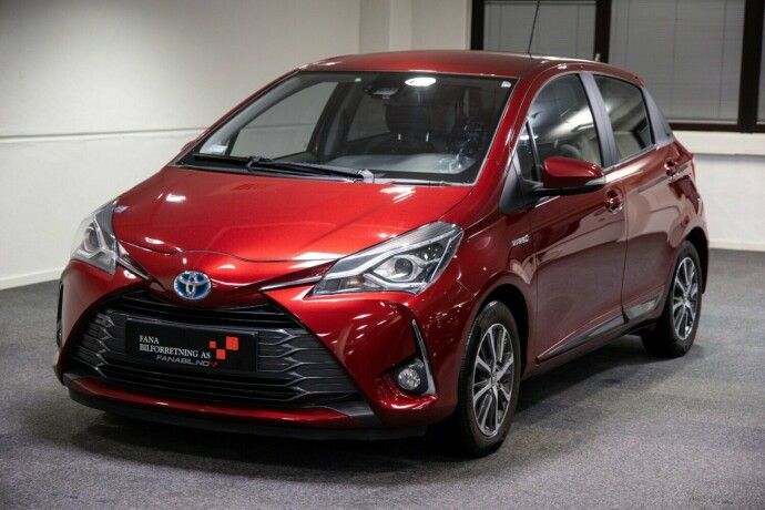 toyota-yaris-elektrisitetbensin-2019-big-0
