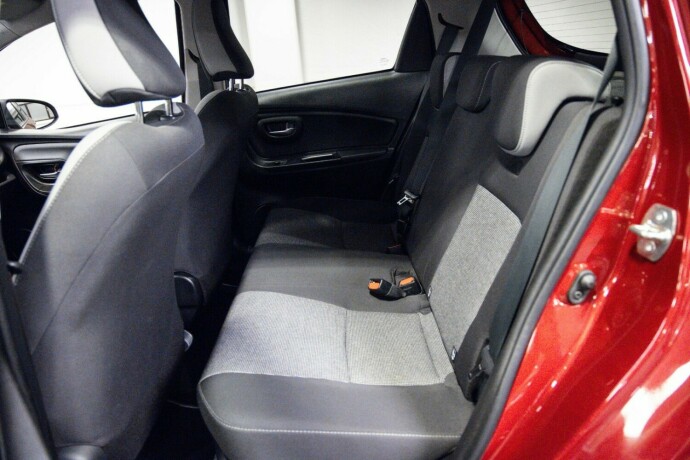 toyota-yaris-elektrisitetbensin-2019-big-6