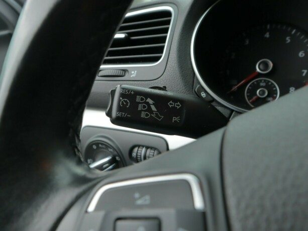 volkswagen-golf-bensin-2010-big-11