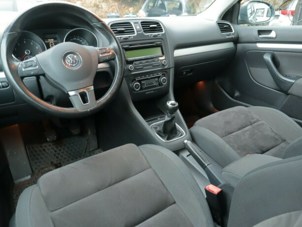 volkswagen-golf-bensin-2010-big-5