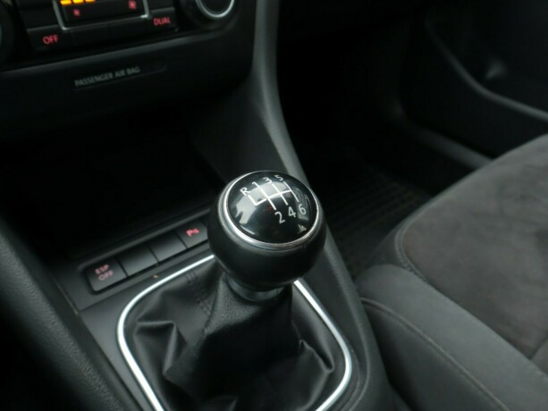 volkswagen-golf-bensin-2010-big-10