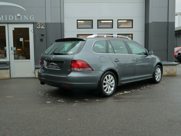 volkswagen-golf-bensin-2010-big-1