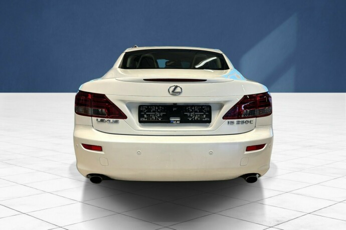lexus-is-bensin-2010-big-6
