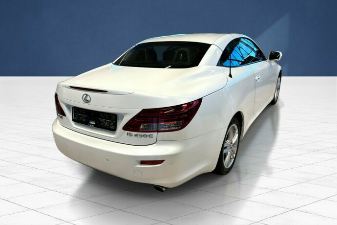 lexus-is-bensin-2010-big-5