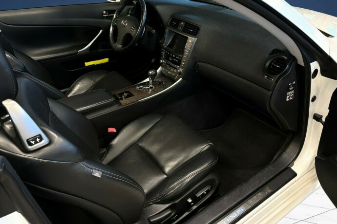 lexus-is-bensin-2010-big-11