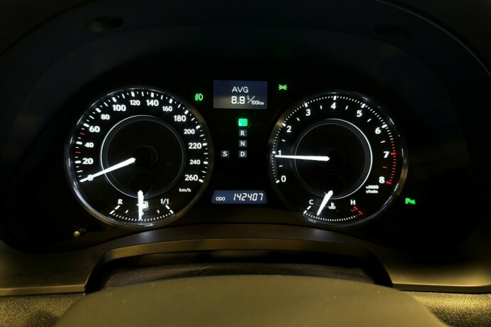 lexus-is-bensin-2010-big-16