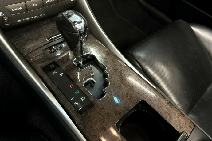 lexus-is-bensin-2010-big-15