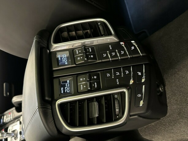 porsche-cayenne-bensin-2016-big-32