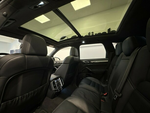 porsche-cayenne-bensin-2016-big-31