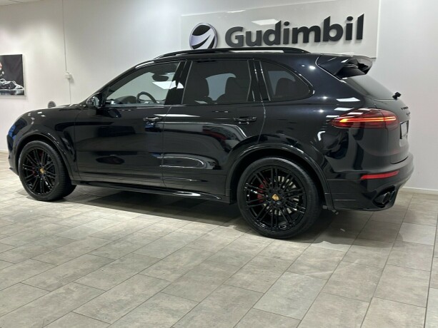 porsche-cayenne-bensin-2016-big-4