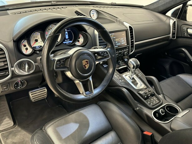 porsche-cayenne-bensin-2016-big-12