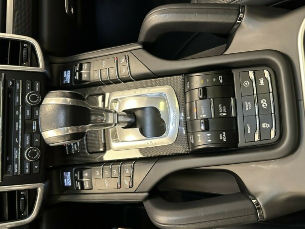 porsche-cayenne-bensin-2016-big-26