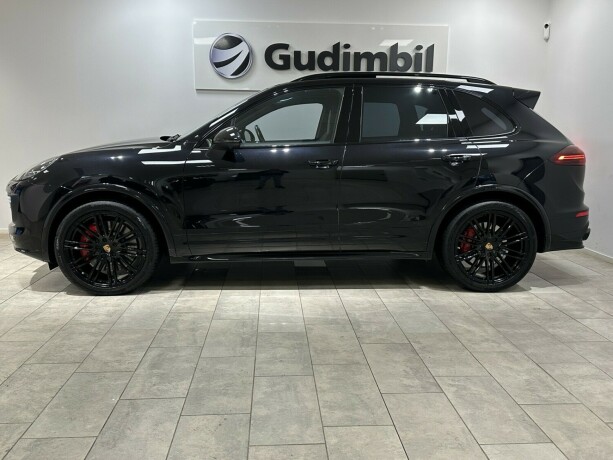 porsche-cayenne-bensin-2016-big-3