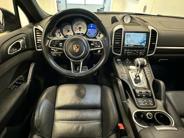 porsche-cayenne-bensin-2016-big-13