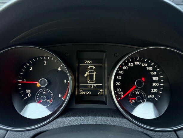 volkswagen-golf-diesel-2013-big-16