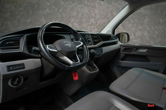 volkswagen-transporter-diesel-2021-big-29