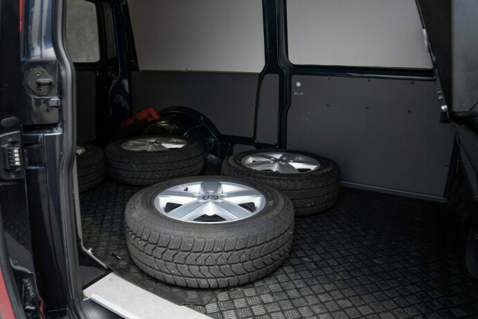 volkswagen-transporter-diesel-2021-big-32