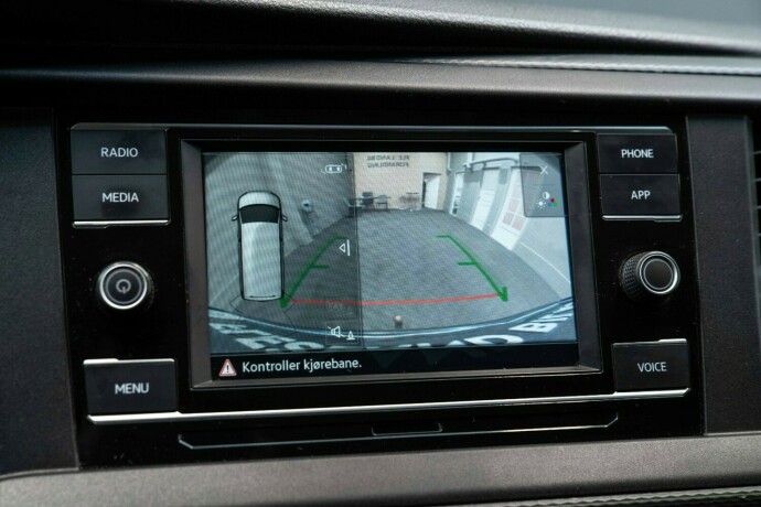 volkswagen-transporter-diesel-2021-big-25