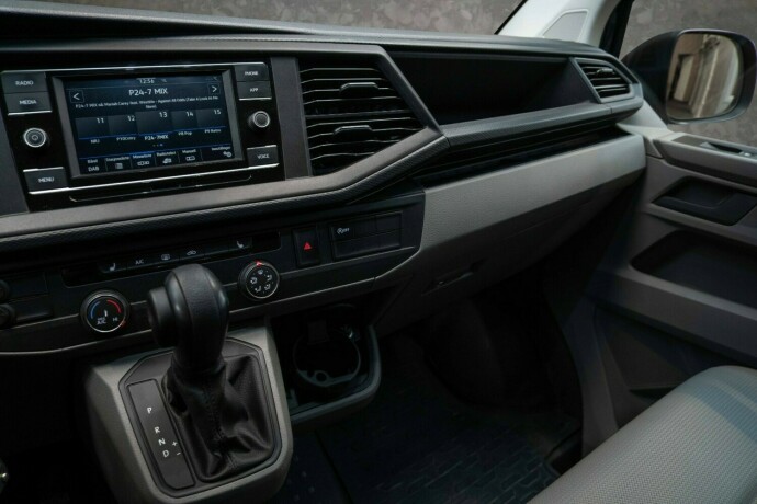 volkswagen-transporter-diesel-2021-big-22