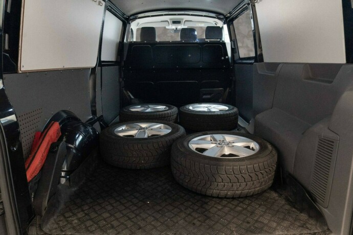 volkswagen-transporter-diesel-2021-big-31