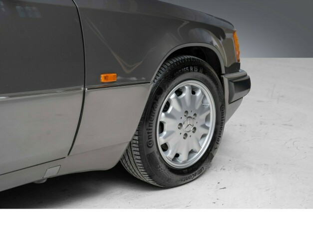 mercedes-benz-e-klasse-bensin-1991-big-17