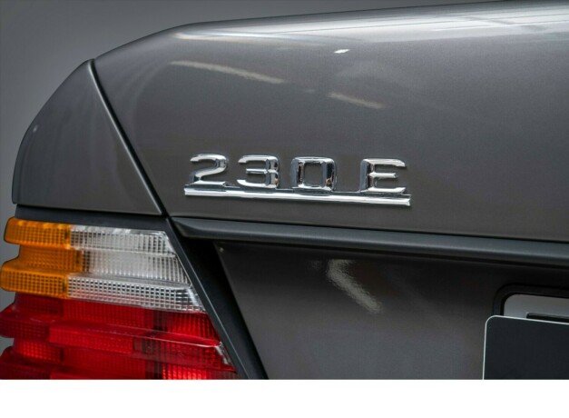 mercedes-benz-e-klasse-bensin-1991-big-26