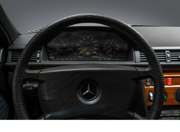 mercedes-benz-e-klasse-bensin-1991-big-40
