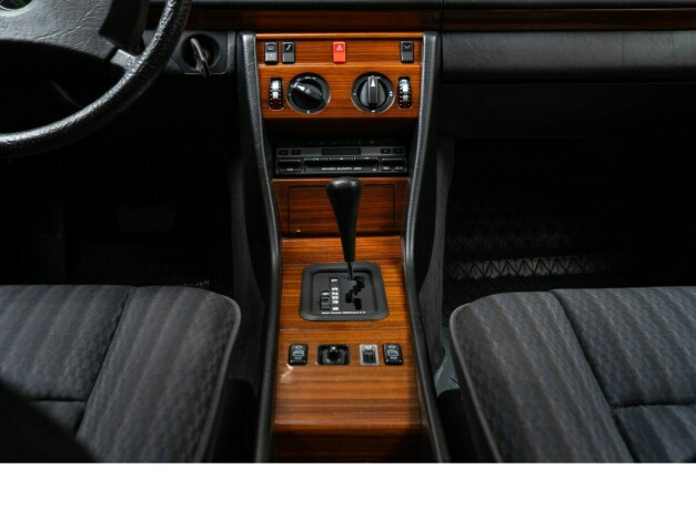 mercedes-benz-e-klasse-bensin-1991-big-38