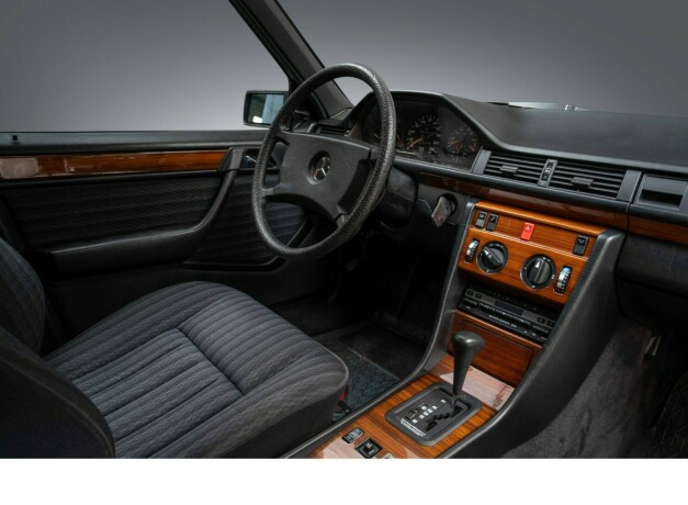 mercedes-benz-e-klasse-bensin-1991-big-30