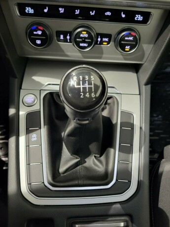 volkswagen-passat-diesel-2016-big-19