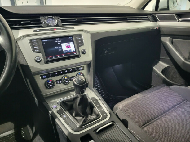 volkswagen-passat-diesel-2016-big-14