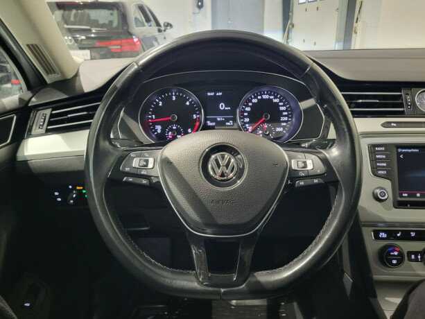 volkswagen-passat-diesel-2016-big-12