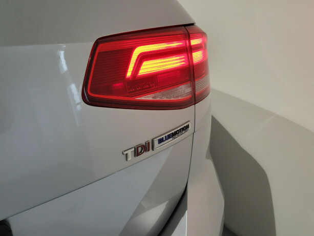 volkswagen-passat-diesel-2016-big-9