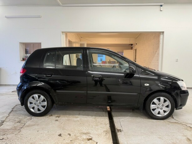 hyundai-getz-bensin-2004-big-1