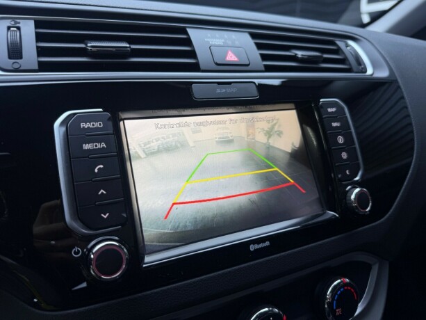 kia-rio-bensin-2016-big-18