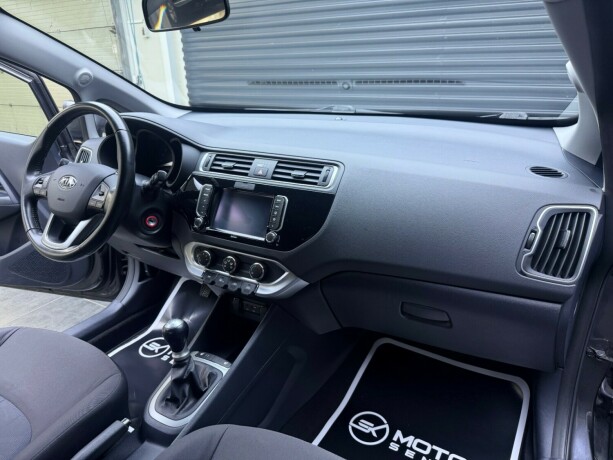 kia-rio-bensin-2016-big-11