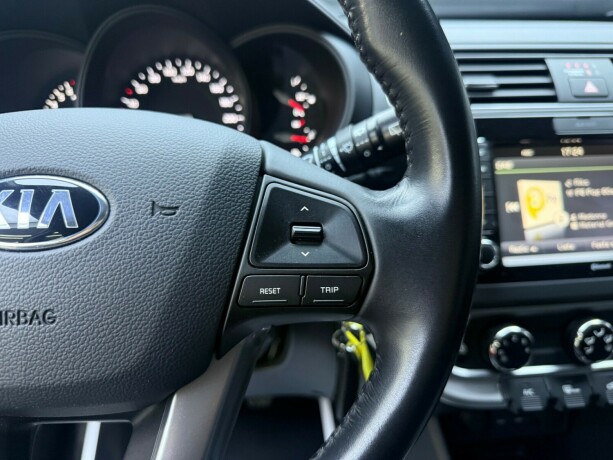 kia-rio-bensin-2016-big-15