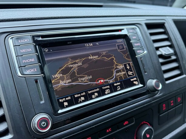 volkswagen-transporter-diesel-2017-big-14