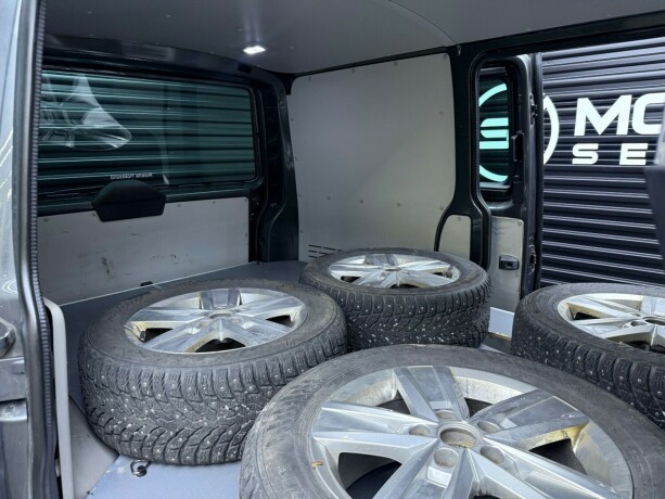 volkswagen-transporter-diesel-2017-big-32