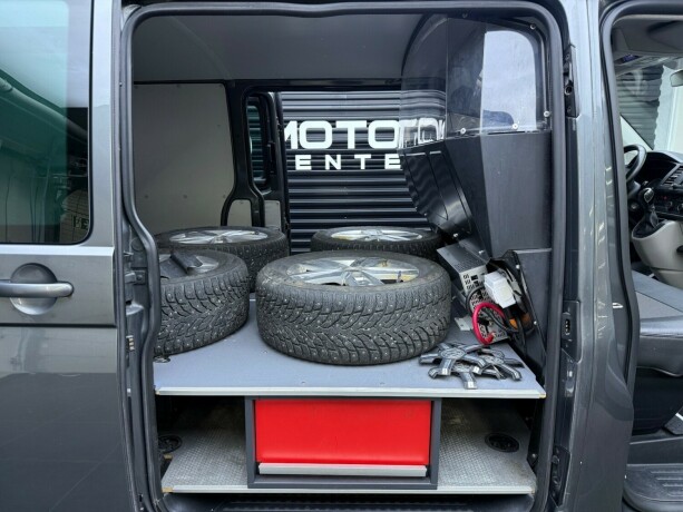 volkswagen-transporter-diesel-2017-big-33