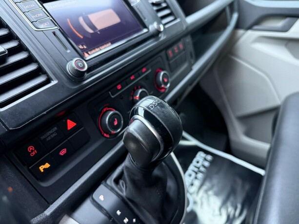 volkswagen-transporter-diesel-2017-big-27