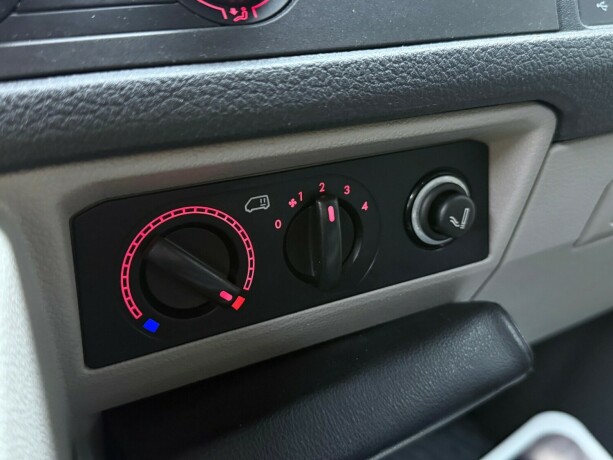 volkswagen-transporter-diesel-2017-big-25