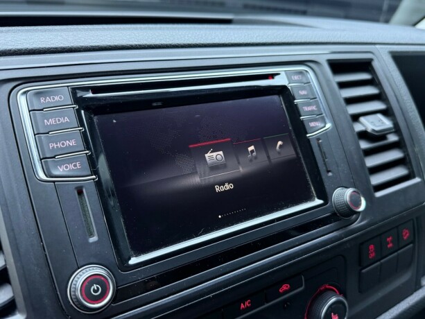 volkswagen-transporter-diesel-2017-big-21