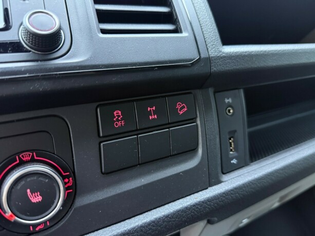 volkswagen-transporter-diesel-2017-big-24