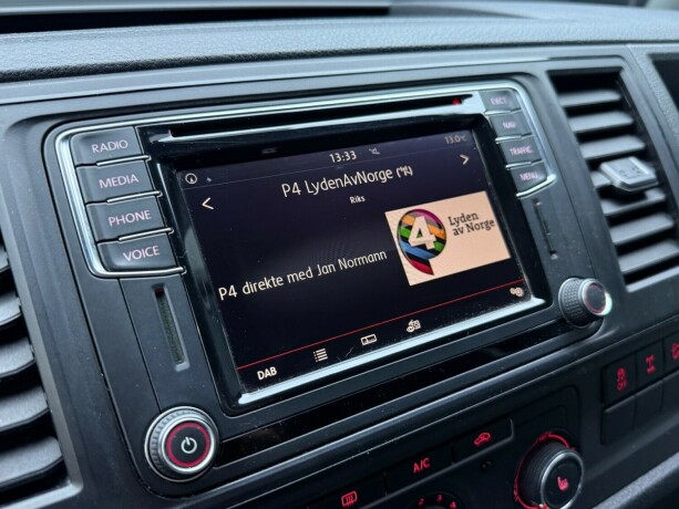 volkswagen-transporter-diesel-2017-big-17