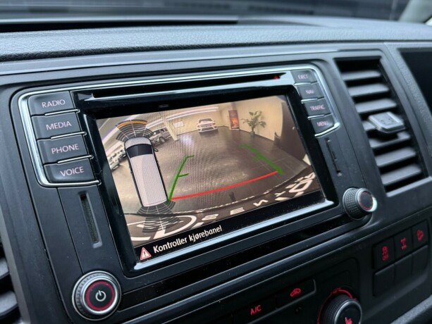 volkswagen-transporter-diesel-2017-big-15